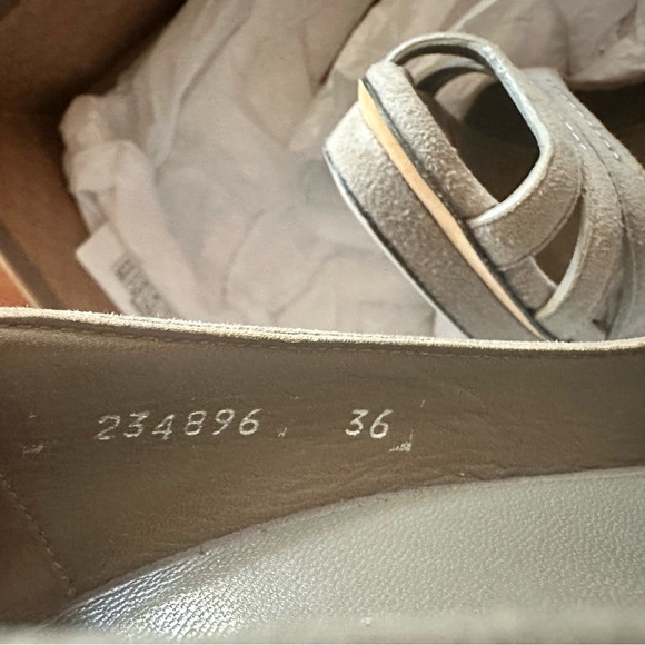 Authentic Gucci Suede Heel - Picture 9 of 10